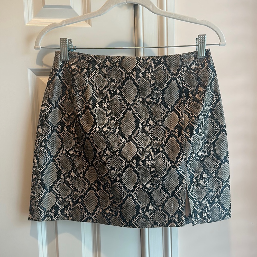 Zara: snakeskin skirt, size Small